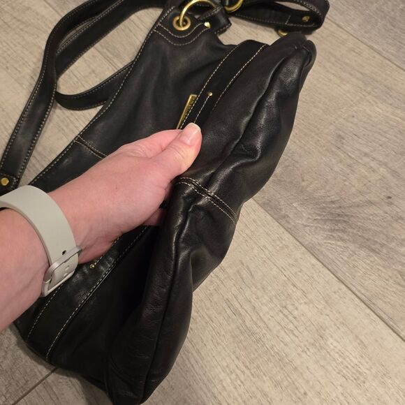 STONE MOUNTAIN BLACK LEATHER CROSSBODY BAG - Picture 9 of 9